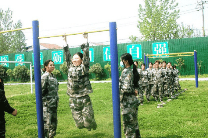 全封闭叛逆期学校提醒，正确的家庭教育才能帮孩子消除厌学心
