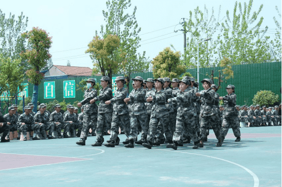 问题教育学校,的封闭式学校