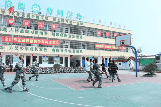 青春期管教学校解析，孩子网瘾严重厌学逃学怎么办？