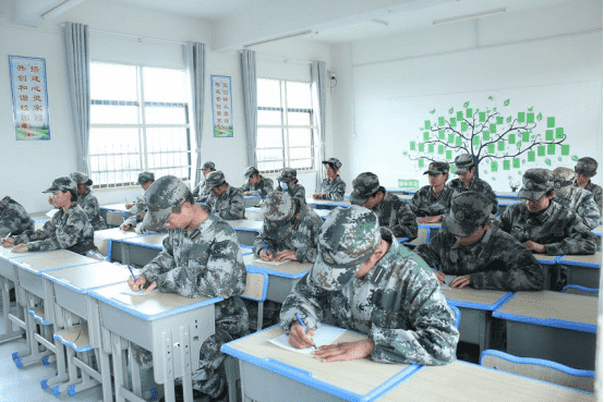 暑假封闭式学校,对叛逆孩子的训练学校