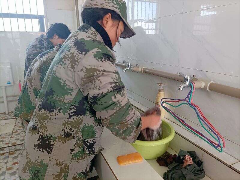 如果孩子动不动就哭发脾气怎么办？家长应该怎么教育？