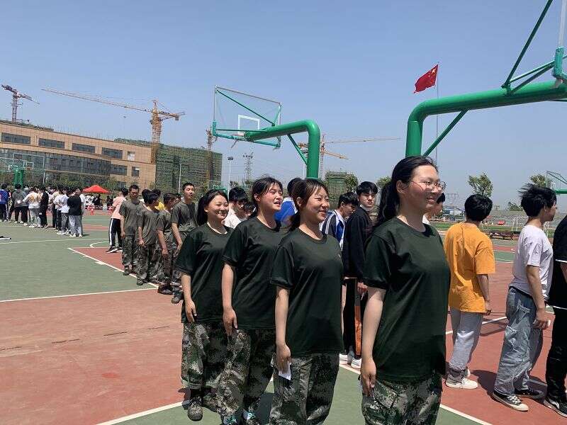 管孩子的学校,封闭式学校