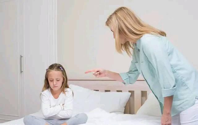 青春叛逆期对妈妈暴力(青春叛逆孩子动手打妈妈怎么办)(图1)