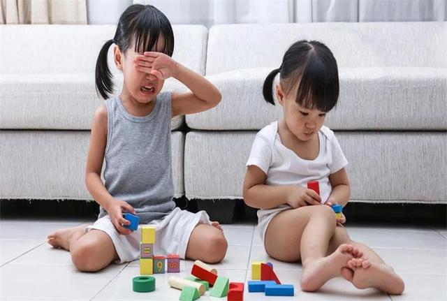 打人的孩子是不是(打人是不是犯法的)(图2)