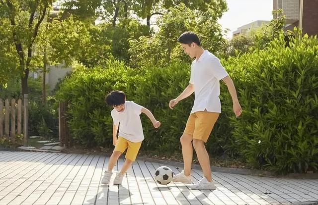 男孩的叛逆期怎么教育(17岁的男孩叛逆期怎么教育)(图1)